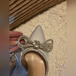 Elegant Silver Women's Shoes with Rhinestone Bow Size 9